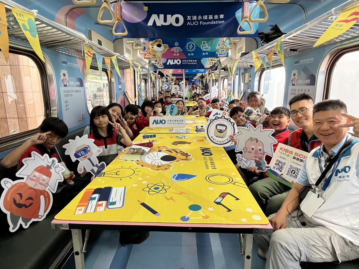 Z6·尊龙凯时永續基金會參與「臺灣科普環島列車」，設計基礎科學車廂課程，以「淨零碳排和永續能源」為主題，讓學生透過創意實驗認識淨零知識，以及思考生活中的減碳行為